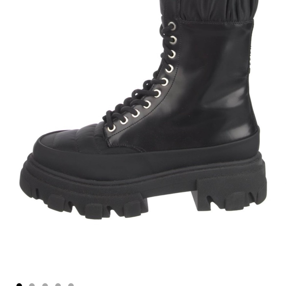 Women's Black Chunky Lace-Up Boots